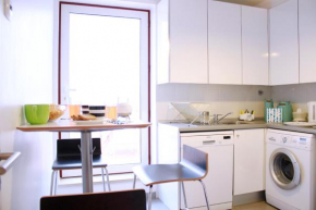 JOIVY Modern 1-bed Apt with terrace, moments from São Bento Palace
